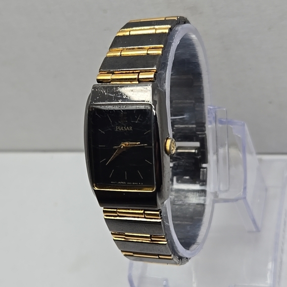 Womens Vintage Pulsar Watch Black Gold Tone Rectangle V401-6080 New Battery - Picture 2 of 9